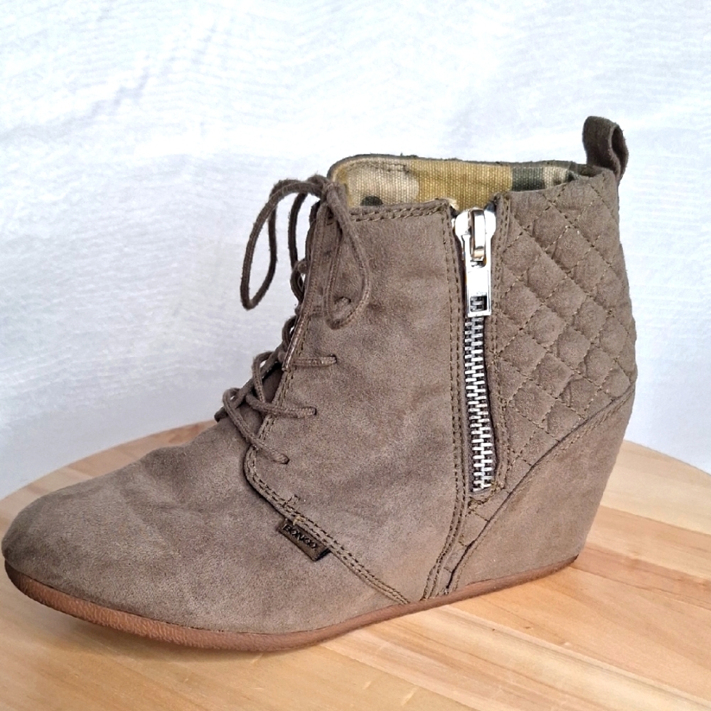 BongoWomen's Gray Wedge Ankle Boots Size 9 Preowned